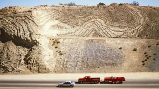 Patahan San Andreas ada di hampir seluruh wilayah California AS.