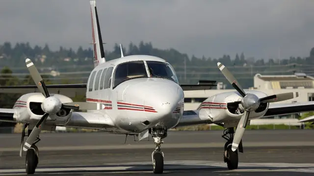 මෙම සිදුවීම සිදුවුයේ Piper PA-31 ගුවන් යානයකදීය