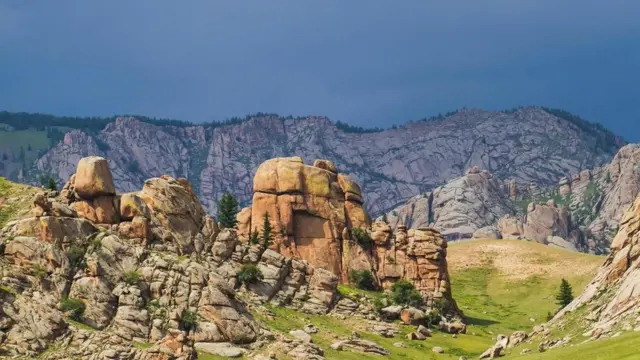 سلسلة جبال "خينتي"