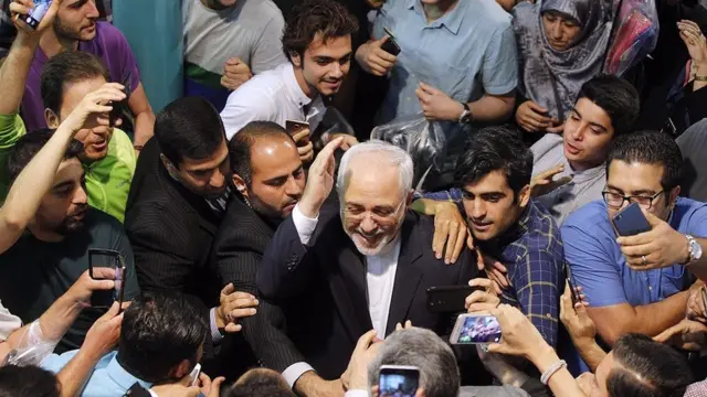 ایران کې د ولسمشریزو ټاکنو دولسمه دوره او د ښارونو او کلیو د اسلامي شورا د ټاکنو پنځمه دوره له روانه ده.