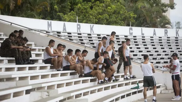 Os cadetes têm uma rotina intensaganhar dinheiro com betaulas alternadas com exercícios físicos e treinamentos militares