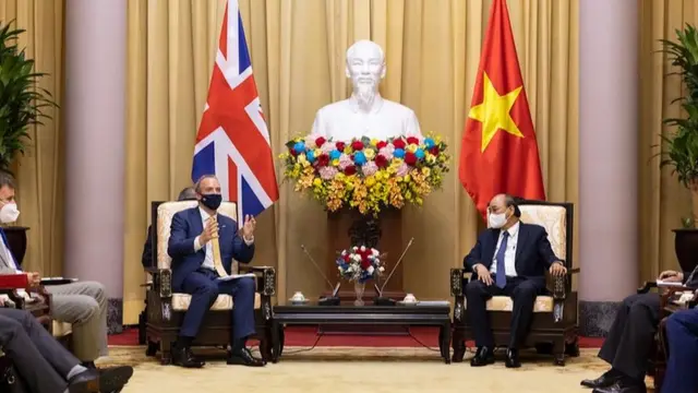 Chủ tịch nước đề nghị Anh tạo thuận lợi hơn nữa để Việt Nam tiếp cận nguồn cung vaccine