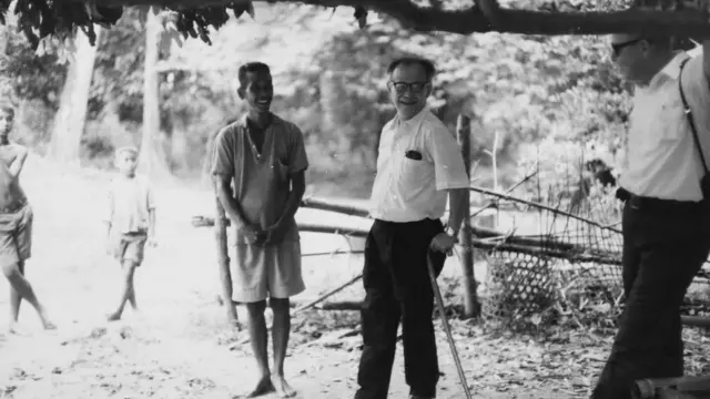 อ.ป๋วยออกเยี่ยมบัณฑิตอาสาสมัครทางภาคเหนือเมื่อปี 2516