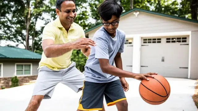 커리어 초반에 치열하게 일한다면 나중에 취미, 가족, 삶의 여유 등 자신이 원하는 종류의 워라밸을 추구할 여유가 늘어날 수도 있다