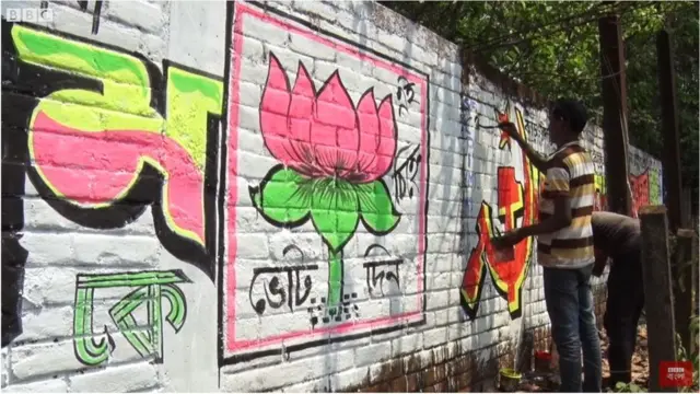 ঝাড়গ্রামে একসময়ে বামপন্থীদের জনপ্রিয়তা থাকলেও এখন সেখানে জায়গা করে নিয়েছে বিজেপি