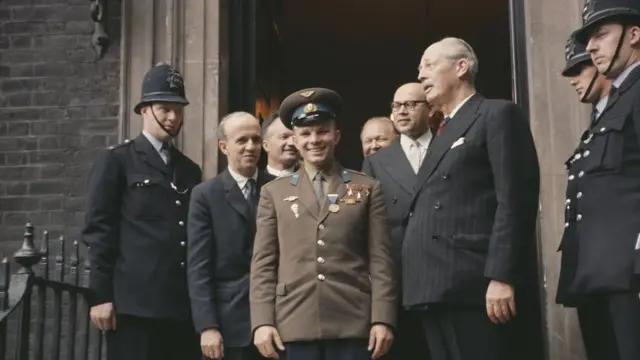 ጋጋሪን ምስ ሰብ መዚ ብሪጣኒያ