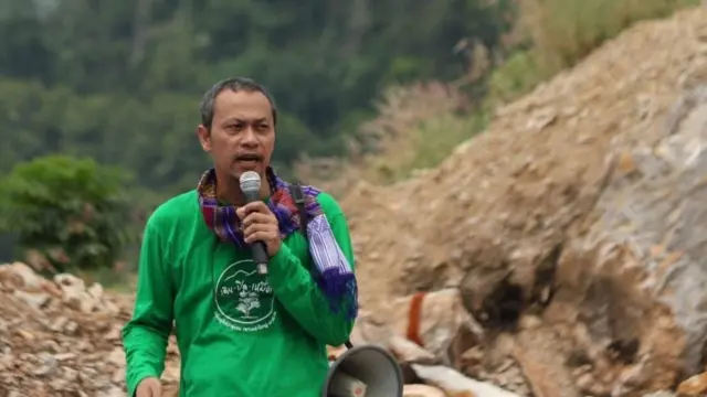 นายเลิศศักดิ์ คำคงศักดิ์ หัวหน้าพรรคสามัญชนและนักต่อสู้ด้านสิทธิในการจัดการทรัพยากรธรรมชาติ