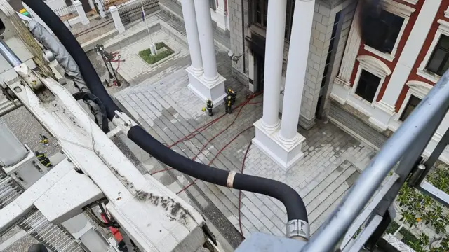 Yangın sonrası parlamento
