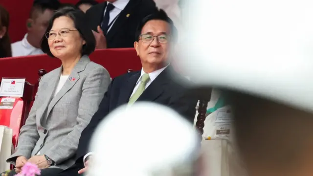 蔡英文（左）、陈水扁（中）在台北总统府前参加中华民国113年国庆典礼（10/10/2024）