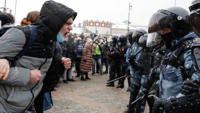 Police wamedhibiti watu kutembea katikatika ya mji mkuu Moscow