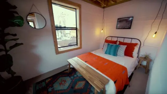 У будинку є електрика й водопровід