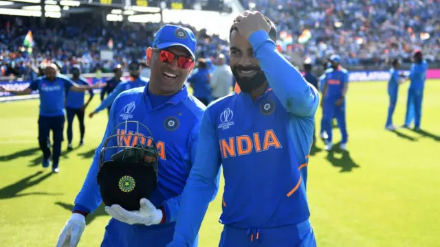 મહેન્દ્રસિંહ ધોની અને વિરાટ કોહલી