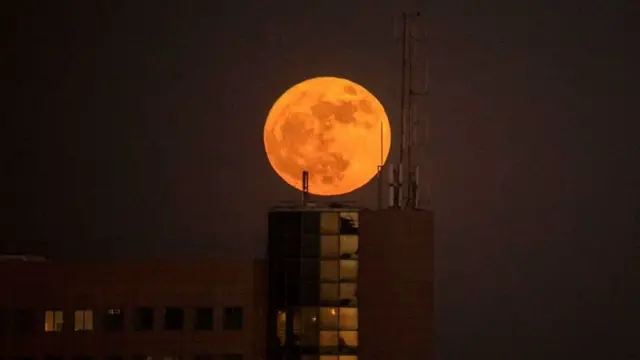 "Супермісяць"