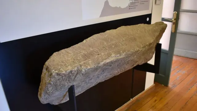 Estela com inscrições tartessianas