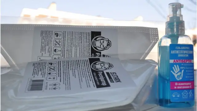 маски і дезінфектор