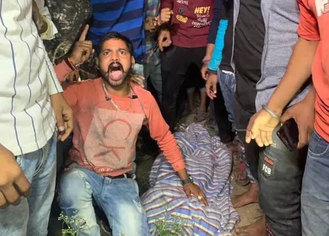 દુર્ઘટના બાદ ગુસ્સામાં લોકો