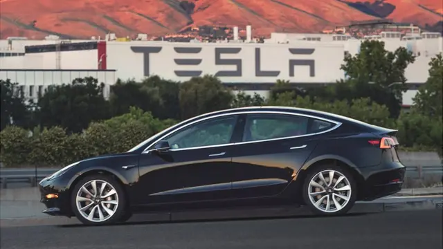 موفقیت مدل ۳ برای تضمین آینده تسلا حیاتی است