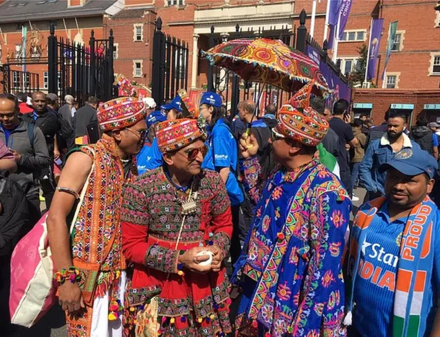 ఓవల్ మైదానం వెలుపల భారత అభిమానులు