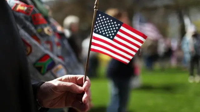 من بين تأثيرات الخطاب الذي تعتمده وتستخدمه حركة حزب الشاي، جذب المحافظين المعتدلين بعيدا عن أفكار الوسط السياسي