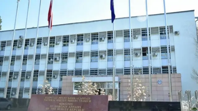 Илк учрашув кечган бино