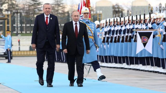 Erdoğan ve Putin Ankara'da yanyana yürüyor