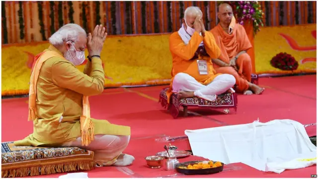 प्रधानमंत्री नरेंद्र मोदी और आरएसएस प्रमुख मोहन भागवत