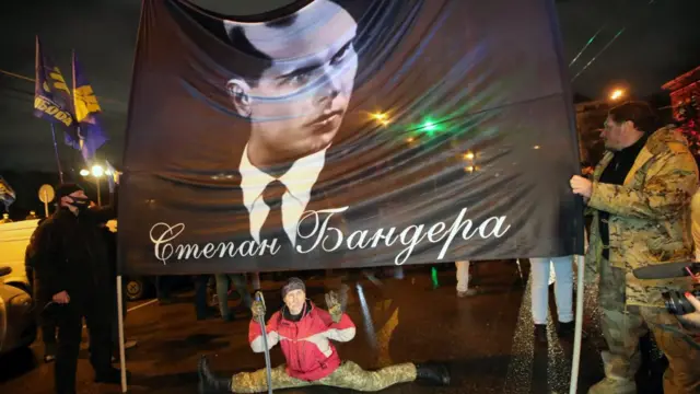 ชาวยูเครนบางคนรำลึกถึงวีรบุรุษของชาติ สเตปัน บันเดรา ในวันที่ 1 มกราคม ของทุกปี ซึ่งเป็นวันเกิดของเขา