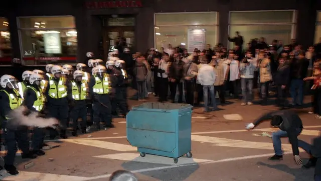 أدى الهجوم الإلكتروني الذي نشر معلومات مضللة في إستونيا في عام 2007 إلى احتجاجات عنيفة في شوارع العاصمة تالين