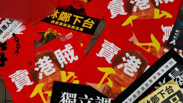 一些示威者明言，林鄭月娥必須辭職，又批評她出賣香港的利益。