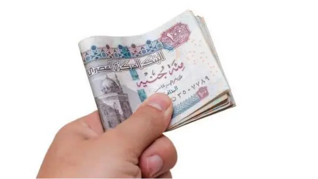 عملات ورقية من فئة 100 جنيه مصري
