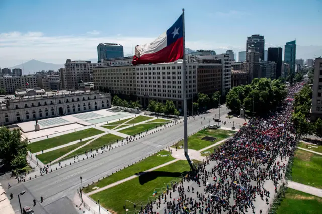 Protesta frente al Palacio de La Moneda el 30 de octubre