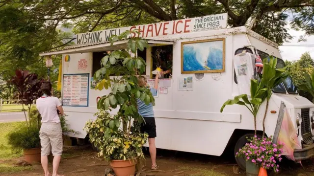 عربة لبيع المثلجات في هاواي