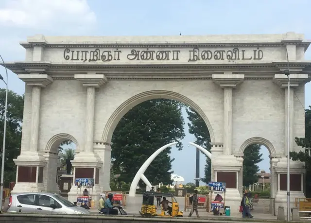 અન્ના દુરૈના સમાધિસ્થળનું પ્રવેશદ્વાર