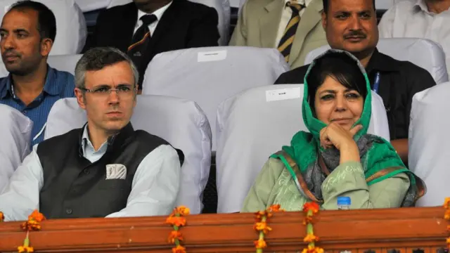 বাইরে বেরোতে পারছেন না ওমর আবদুল্লা বা মেহবুবা মুফতির মতো নেতারা