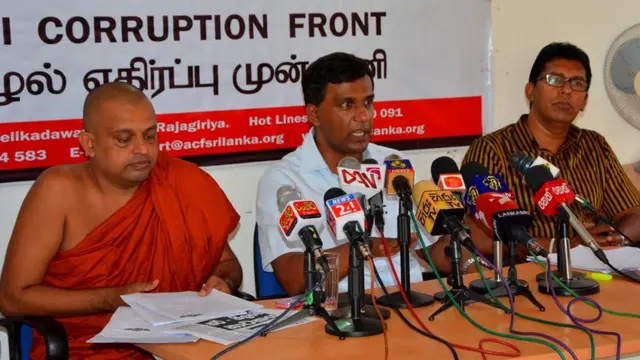 දූෂණ විරෝධී පෙරමුණේ උලපනේ සුමංගල හිමියන්, පළාත් සභා මන්ත්‍රී නිශාන්ත වර්ණසිංහ සහ රජිත් කීර්ති තෙන්නකෝන් මාධ්‍ය හමුවේ