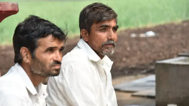 अविनाशचे वडील