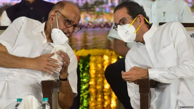 उद्धव ठाकरे आणि शरद पवार