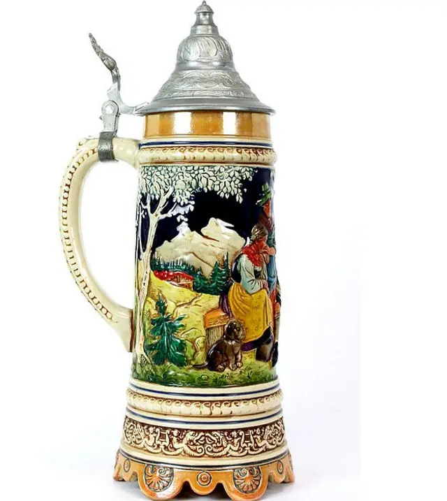 Tradicional jarra de cerveza alemana