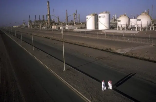تاسیسات نفتی آرامکو در شمال شهر جده