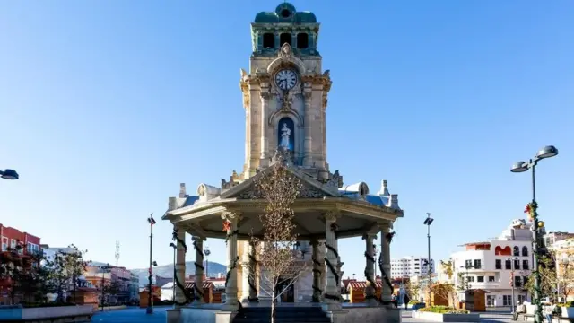 Menara jam di Pachuca, Meksiko, dilengkapi dengan mesin yang sama dengan Big Ben London.