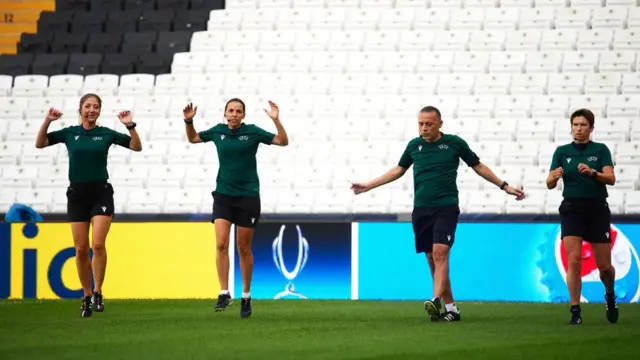 Manuela Nicolosi, Stephanie Frappart, Cüneyt Çakır ve Michelle O'Neil