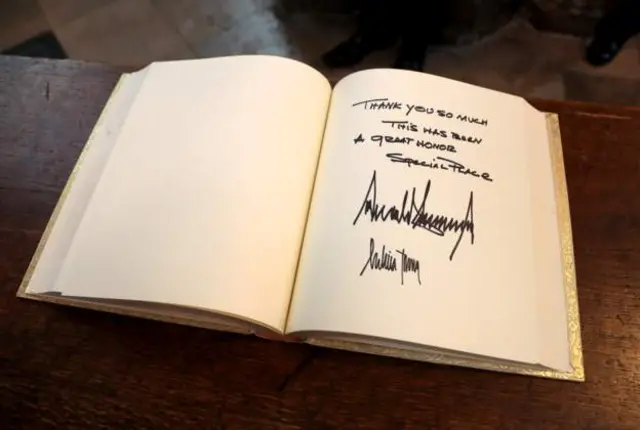 دفتر یادبود