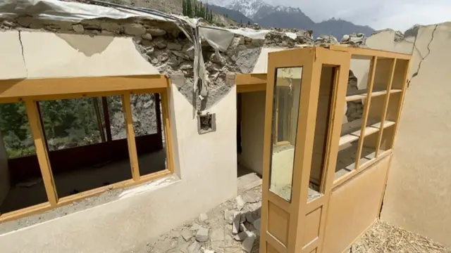 تباہ حال گھر