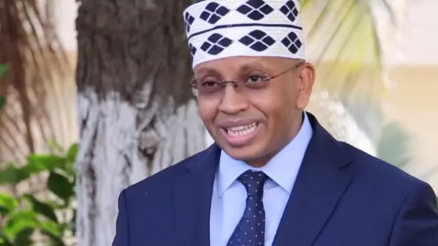 Wasiirka Warfaafinta Soomaaliya, Cismaan Abuukar Dubbe