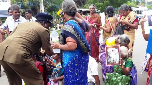 இலங்கையில் காணாமல் ஆக்கப்பட்டோரின் உறவினர்கள் போராட்டம்