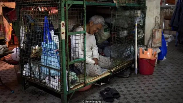 ஹாங்காங்கின் வீட்டிற்கான நிலப் பிரச்சனையை தீர்க்கும் புதுமையான "டியூப் வீடுகள்"