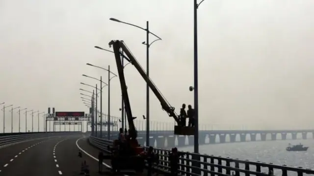 வாருங்கள், 1.46 லட்சம் கோடி மதிப்பிலான 'வெள்ளை யானை' காண்போம்