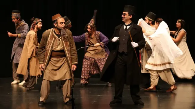 صحنه‌ای از نمایش طربنامه