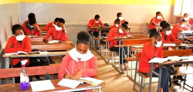 ተማሃሮ 2ይ ደረጃ ኣብ ክፍሊ