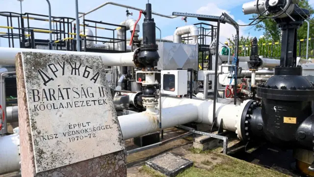 Эмбарго - только на поставки морем, ЕС продолжает получать российскую нефть по нефтепроводу "Дружба"